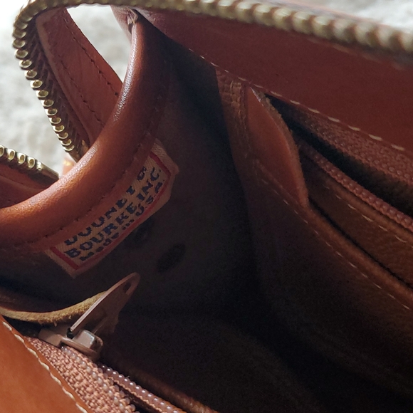 Vintage Dooney & Bourke Tan and Brown Leather Shoulder Bag Solid Brass Hardware - Picture 10 of 10